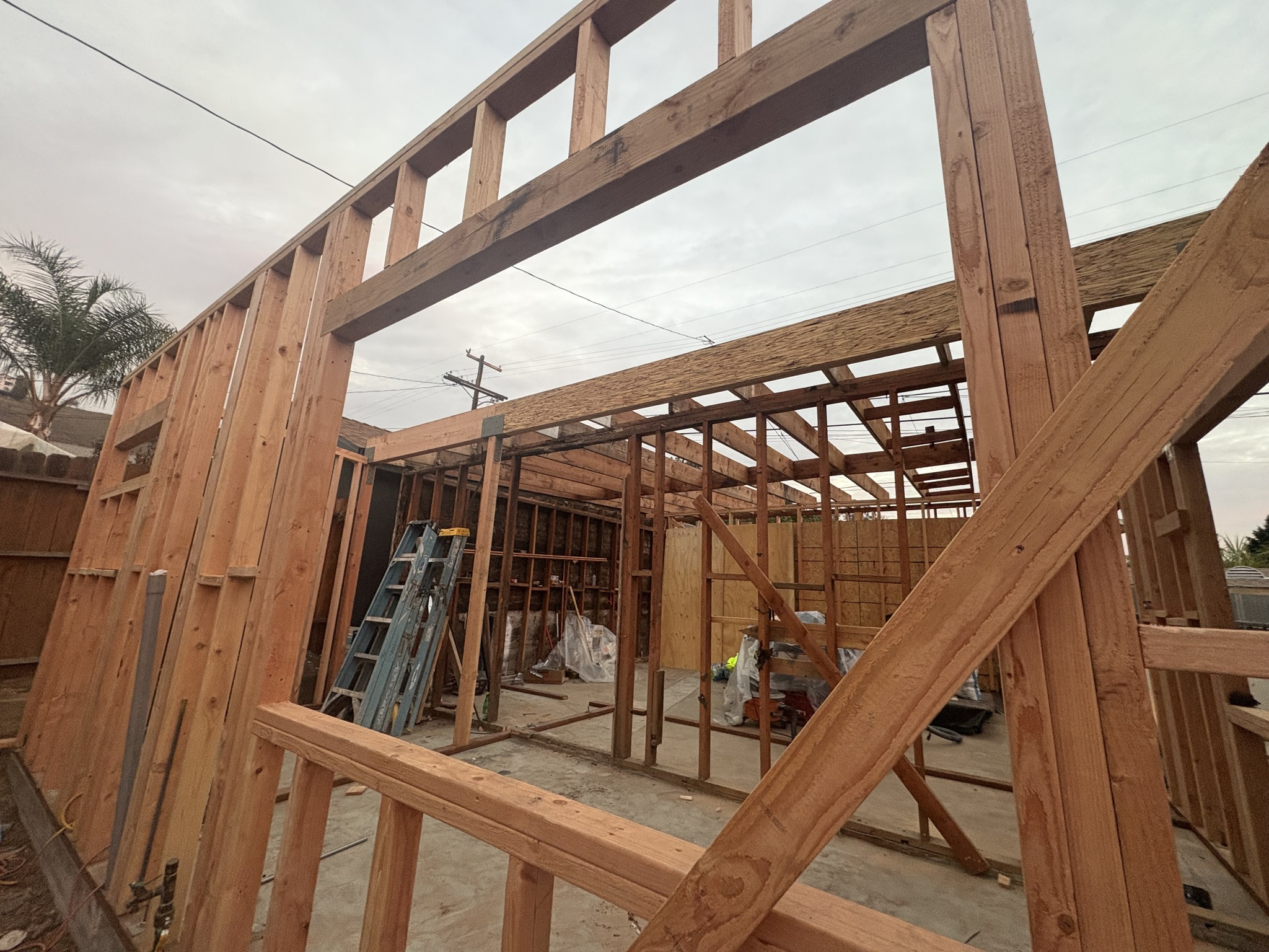 Bernardo construction LLC Logo