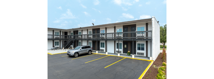 Lux off Washington Apartments