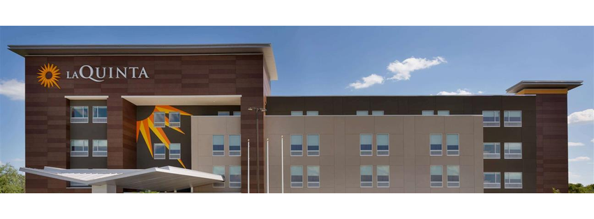 La Quinta Inn & Suites by Wyndham San Antonio Seaworld/LAFB