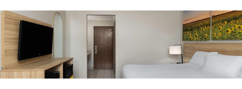 Days Inn & Suites by Wyndham Kansas City South