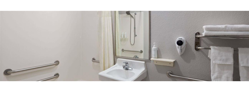 Days Inn & Suites by Wyndham Green Bay WI.