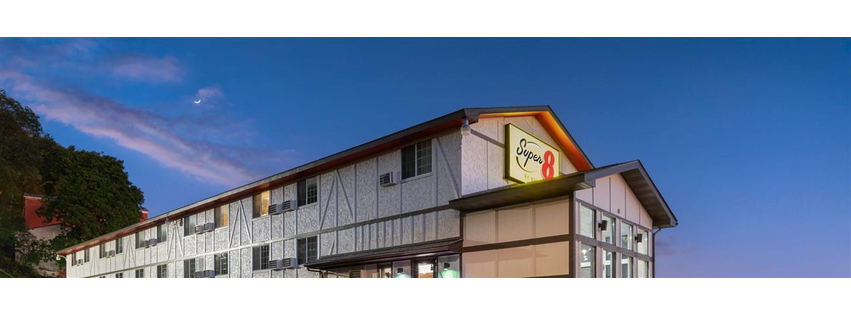 Super 8 by Wyndham Winona MN