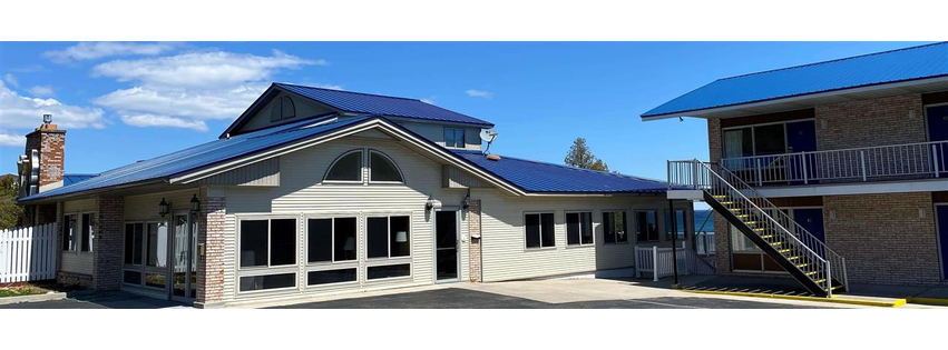 Days Inn & Suites by Wyndham St. Ignace Lakefront