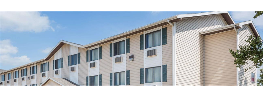 Super 8 by Wyndham Manhattan KS