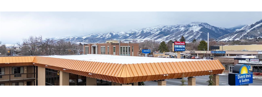 Days Inn & Suites by Wyndham Logan