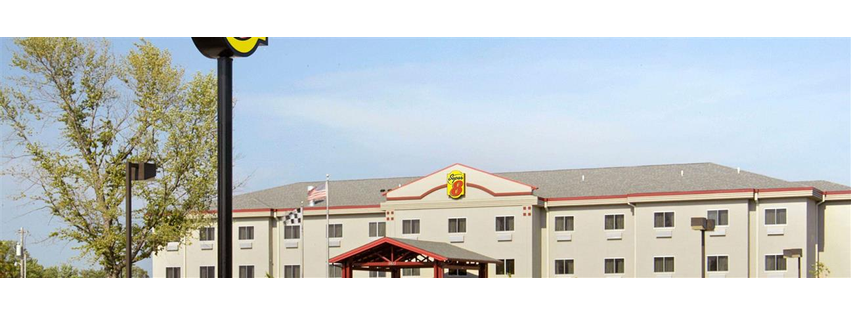Super 8 by Wyndham Topeka at Forbes Landing