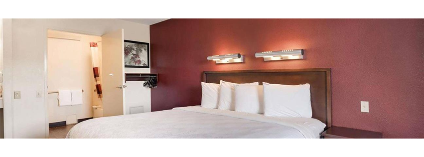 Super 8 by Wyndham Deerfield/Northbrook