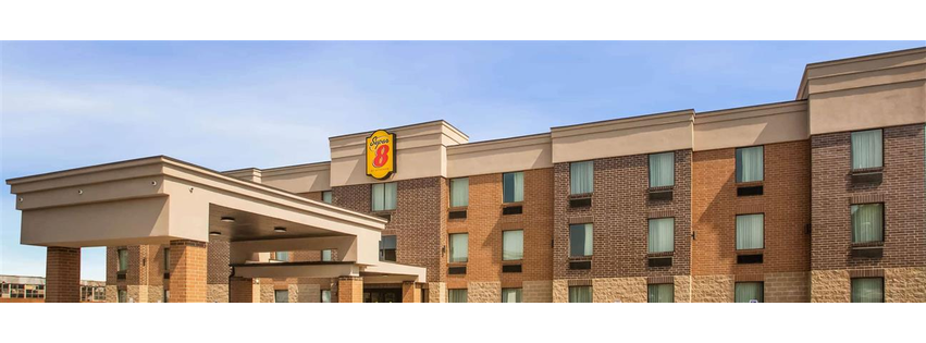 Super 8 by Wyndham St. Louis North
