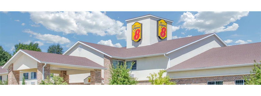 Super 8 by Wyndham Cedar Falls IA - University