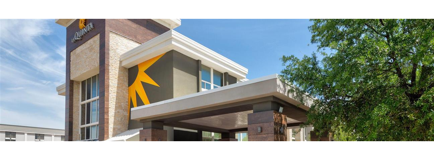 La Quinta Inn & Suites by Wyndham Dallas I-35 Walnut Hill Ln