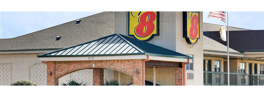 Super 8 by Wyndham Arlington Near AT&T Stadium